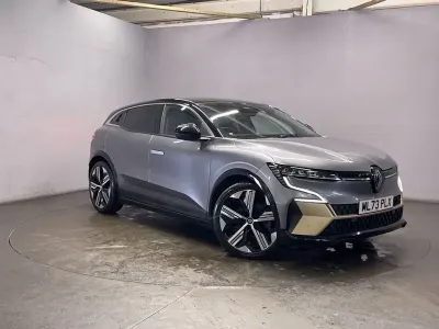 Begagnad Renault Megane E-Tech Iconic 161 kW (220 HK) 2023 Grå Halvkombi