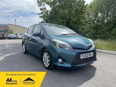 Used Toyota Yaris T4 100 HP (73 kW) 2012 Turquoise Hatchback