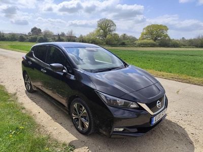 Begagnad Nissan Leaf 110 kW (150 HK) 2018 Svart Halvkombi