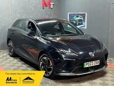 Begagnad MG MG4 EV Trophy 2022 Grå Halvkombi