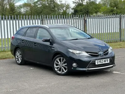 Używany Toyota Auris Hybrid 136 KM (100 kW) 2013 Szary Kombi