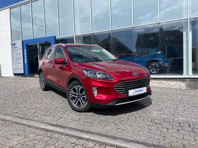 Używany Ford Kuga Titanium 150 KM (110 kW) 2023 Czerwony SUV