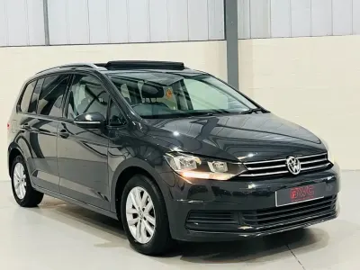 Usado VW Touran Family 115 HP (84 kW) 2017 Cinzento Monovolume