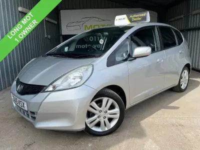 Used Honda Jazz ES 99 HP (72 kW) 2015 Silver Hatchback