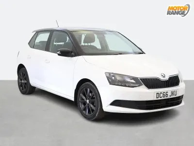 Used Skoda Fabia Colour Edition 90 HP (66 kW) 2017 White Hatchback