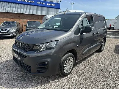 Begagnad Peugeot Partner 2020 Grå Minibuss