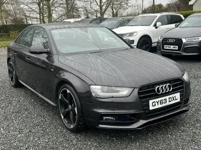 Usado Audi A4 Black Edition 177 HP (130 kW) 2013 Cinzento Sedan