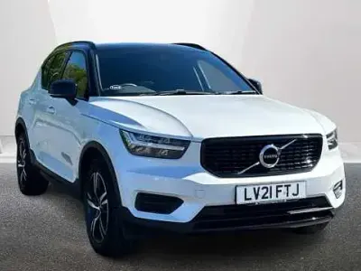 Używany Volvo XC40 R-Design 163 KM (119 kW) 2021 Biały SUV