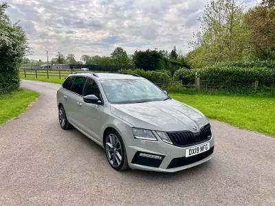 Usado Skoda Octavia vRS 2019 Cinzento Carrinha