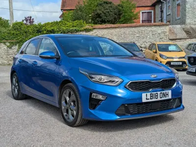 Usado Kia Ceed First Edition 2018 Azul Utilitario