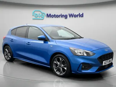 Begagnad Ford Focus ST-Line 123 HK (90 kW) 2022 Blå Halvkombi