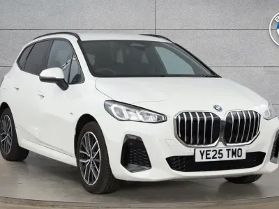Begagnad BMW 230e Active Tourer M Sport 322 HK (236 kW) 2025 Vit Minibuss