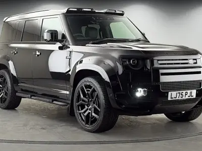 Used Land Rover Defender HSE Dynamic 350 HP (257 kW) 2025 Santorini black SUV