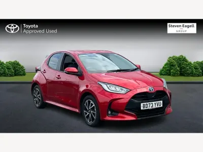 Used Toyota Yaris Hybrid Design 2023 Red Hatchback