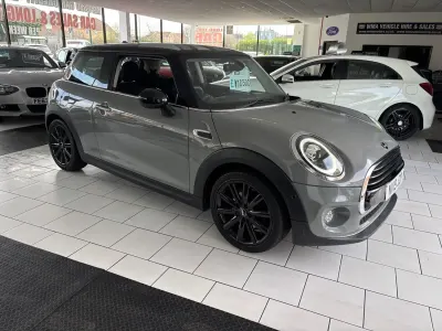 Usado Mini Cooper Classic 2019 Gris Utilitario