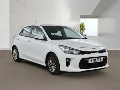 Begagnad Kia Rio 98 HK (72 kW) 2018 Vit Halvkombi