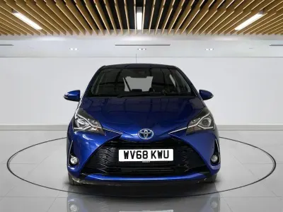 Used Toyota Yaris 100 HP (73 kW) 2018 Blue Hatchback