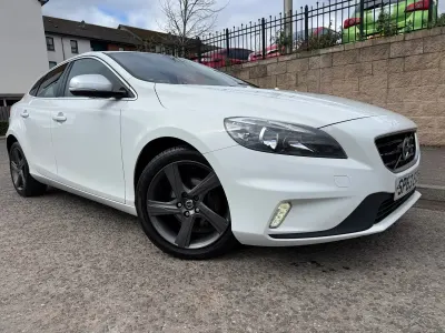 Used Volvo V40 R-Design 115 HP (84 kW) 2013 White Hatchback