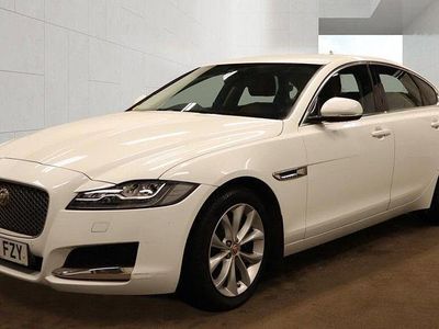 Used Jaguar XF Portfolio 180 HP (132 kW) 2017 White Sedan