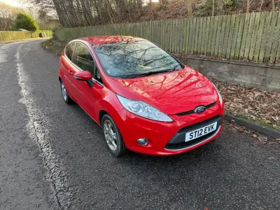 Używany Ford Fiesta Zetec 94 KM (69 kW) 2012 Czerwony Hatchback