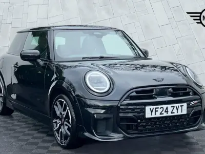 Usado Mini Cooper Hatch 154 HP (113 kW) 2024 Preto Citadino