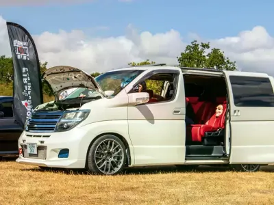 Used Nissan Elgrand 240 HP (176 kW) 2018 White MPV