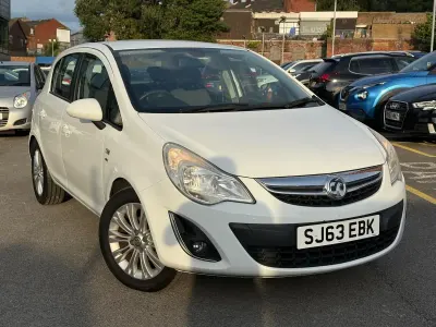 Used Vauxhall Corsa S 83 HP (61 kW) 2013 White Hatchback