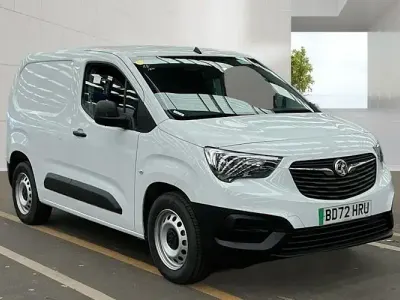 Used Vauxhall Combo 100 kW (136 HP) 2022 White MPV