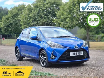 Used Toyota Yaris Hybrid 100 HP (73 kW) 2019 Blue Hatchback
