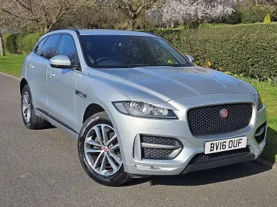 Begagnad Jaguar F-Pace R-Sport 180 HK (132 kW) 2016 Grå SUV