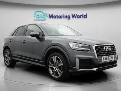 Begagnad Audi Q2 S-Line 150 HK (110 kW) 2020 Grå SUV