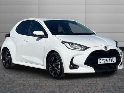 Used Toyota Yaris Hybrid Design 116 HP (85 kW) 2025 Pure white Hatchback