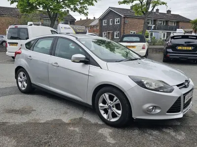 Usado Ford Focus Zetec 2014 Prateado Citadino