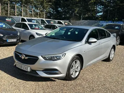 Second-hand Vauxhall Insignia Sport 2018 Argintiu Hatchback