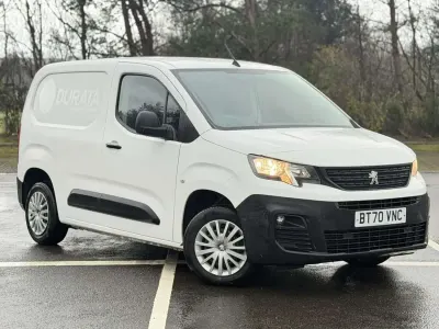 Używany Peugeot Partner S 131 KM (96 kW) 2020 Biały Minivan