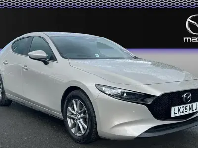 Usado Mazda 3 Center-Line 140 CV (102 kW) 2025 Plateado Utilitario