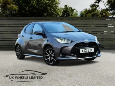 Używany Toyota Yaris Hybrid 2021 Szary Hatchback