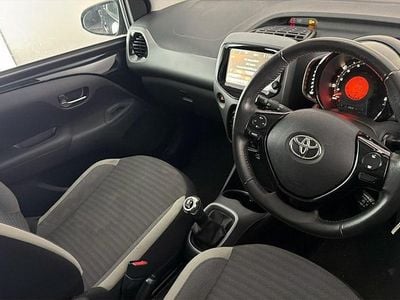 Used Toyota Aygo X-play 72 HP (52 kW) 2019 Hatchback