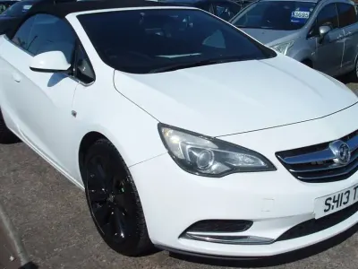 Used Vauxhall Cascada 170 HP (125 kW) 2013 White Cabriolet