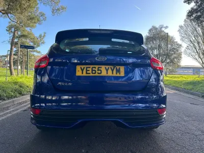 Używany Ford Focus Zetec 120 KM (88 kW) 2015 Niebieski Hatchback