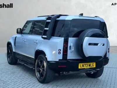 Usado Land Rover Defender 400 HP (294 kW) 2023 Prateado SUV
