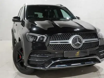 Käytetty Mercedes GLE300 AMG line 245 HP (180 kW) 2020 Musta Katumaasturi