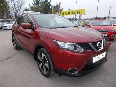Used Nissan Qashqai N-Connecta 115 HP (84 kW) 2016 Red SUV