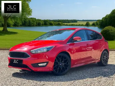 Used Ford Focus Zetec 120 HP (88 kW) 2015 Red Hatchback