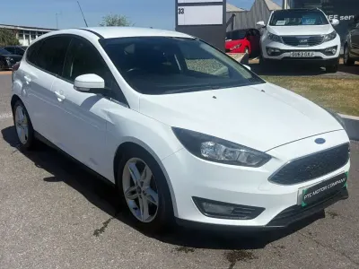 Used Ford Focus Zetec 120 HP (88 kW) 2014 White Hatchback
