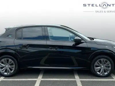 Second-hand Peugeot e-208 Allure 98 kW (134 CP) 2021 Negru Hatchback