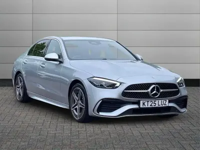 Usado Mercedes C200 AMG line 200 HP (147 kW) 2025 Prateado Sedan