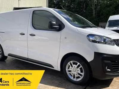 Used Vauxhall Vivaro 100 HP (73 kW) 2020 White MPV