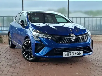 Używany Renault Clio V Techno 90 KM (66 kW) 2023 Niebieski Hatchback