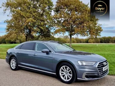 Usado Audi A8 Advanced 286 HP (210 kW) 2019 Cinzento Sedan
